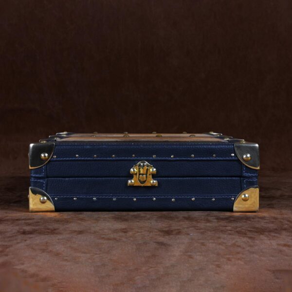 Amorous Sole Necklace Trunk - Image 2