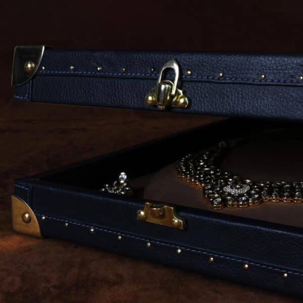 Amorous Sole Necklace Trunk - Image 5