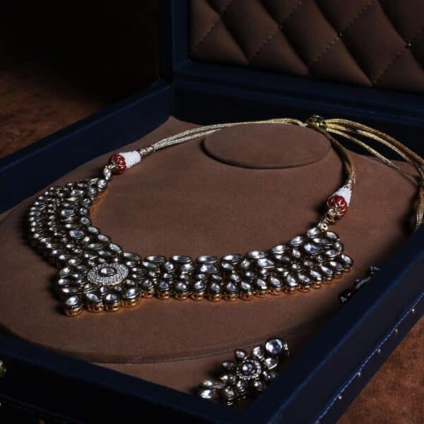 Amorous Sole Necklace Trunk - Image 7